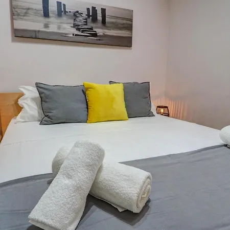 Apartment Benet By Hello Homes